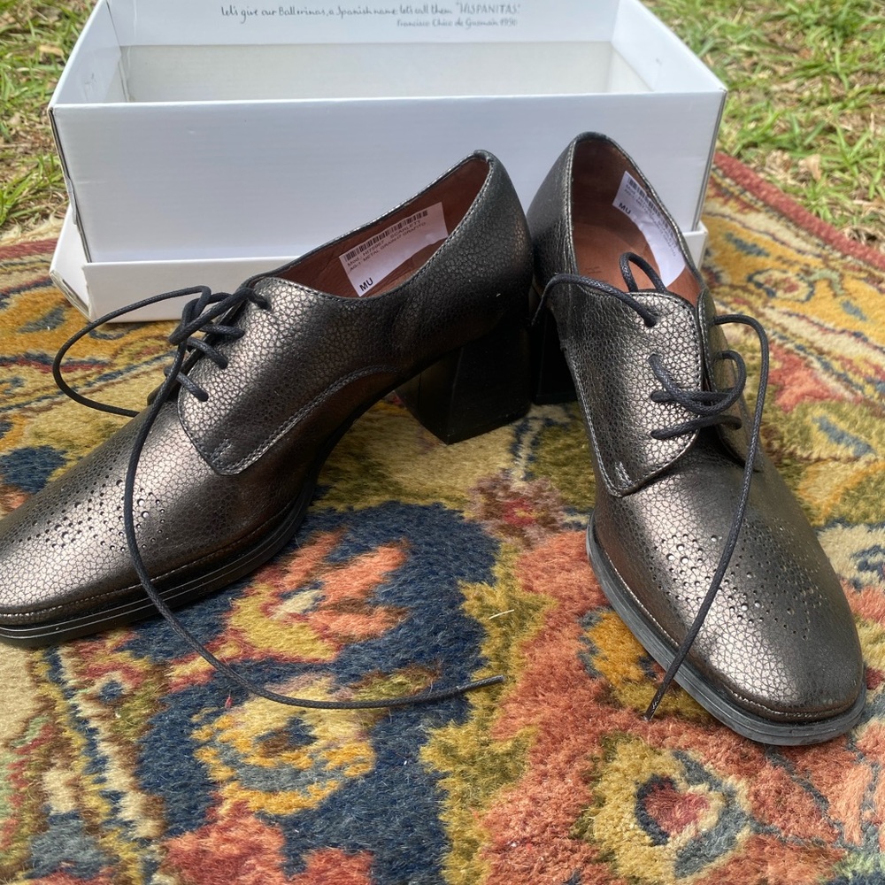 Women's Silver/Gray Metallic Lace-up Loafers